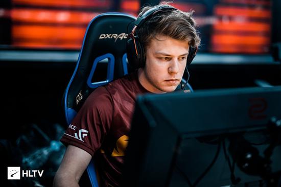 理查德·刘易斯指责ESL压制竞争对手