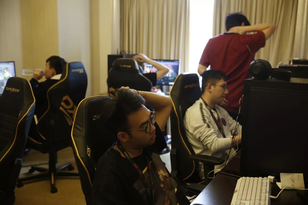 Crisp：和Doggo说了点垃圾话，他让我等死我也叫他等死