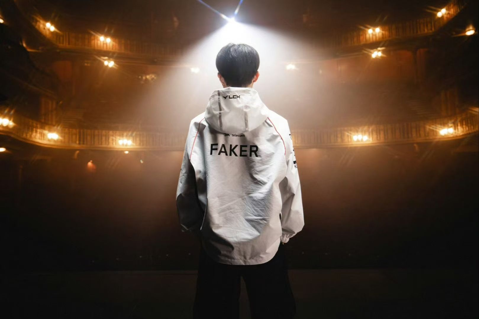 Bin成为历史上第一位在国际赛事BO5里四次战胜T1的选手