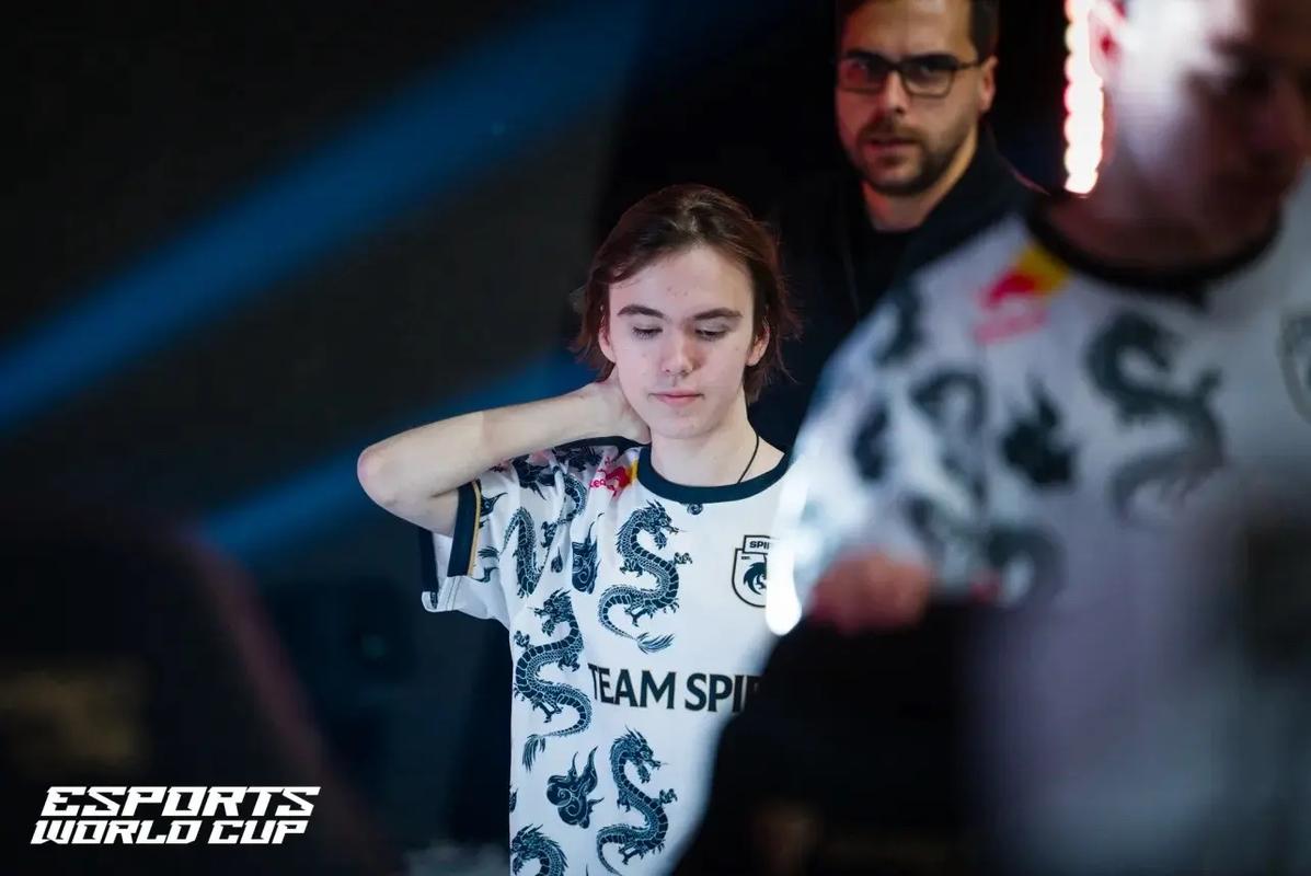 s1mple以租借形式加盟Falcons，为期一个月！BOROS已被下放