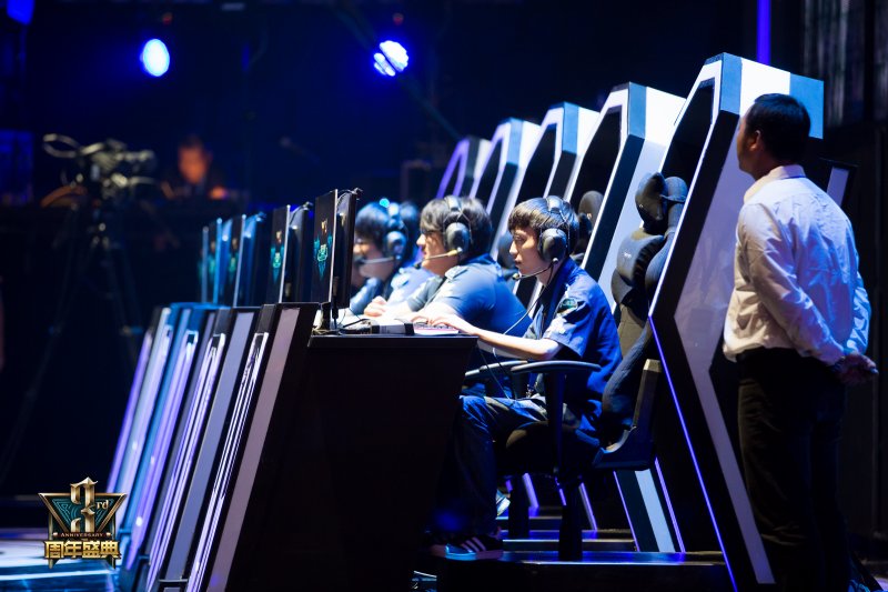 JackeyLove +Meiko下路2v2总击杀次数18次 位列联赛所有下路组合第一位